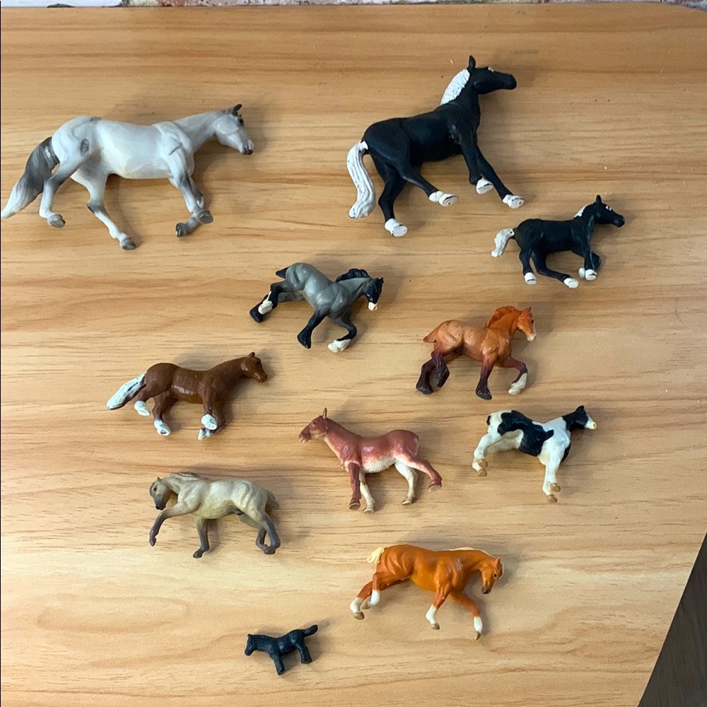 Mixed Lot- Set of 11 Miniature Horse Figurines